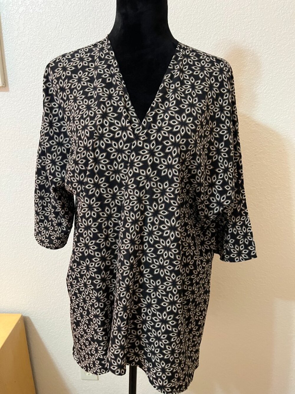 LuLaRoe Black and White Geometric Print Tunic